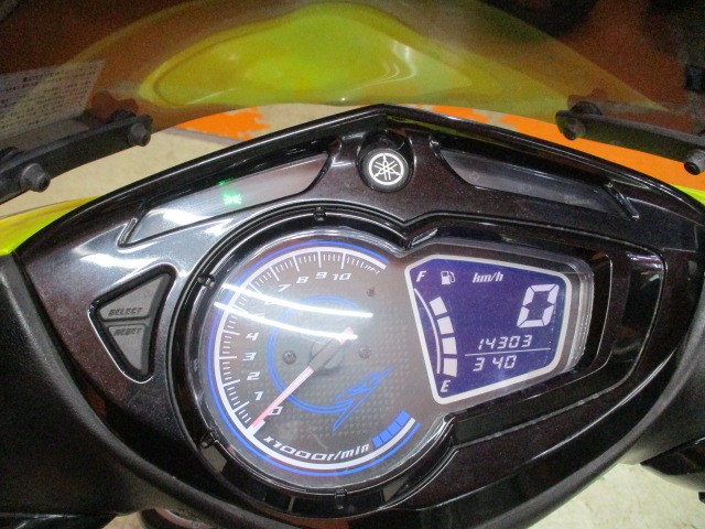 走行もまだまだの１４３０３ｋｍ！１ＹＰモデルのこのインパネはとってもスタイリッシュ！！